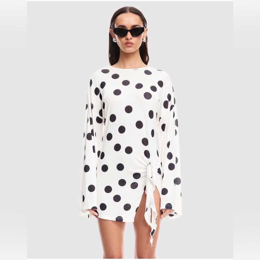 Lioness Cosmic Mini Dress in Moonlight Polka
LIONESS Small Long Sleeve Polka dot - Picture 4 of 10